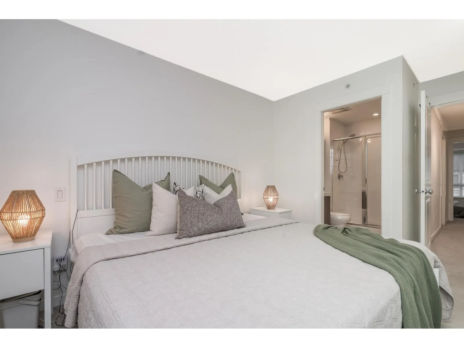 60 8476 207A STREET