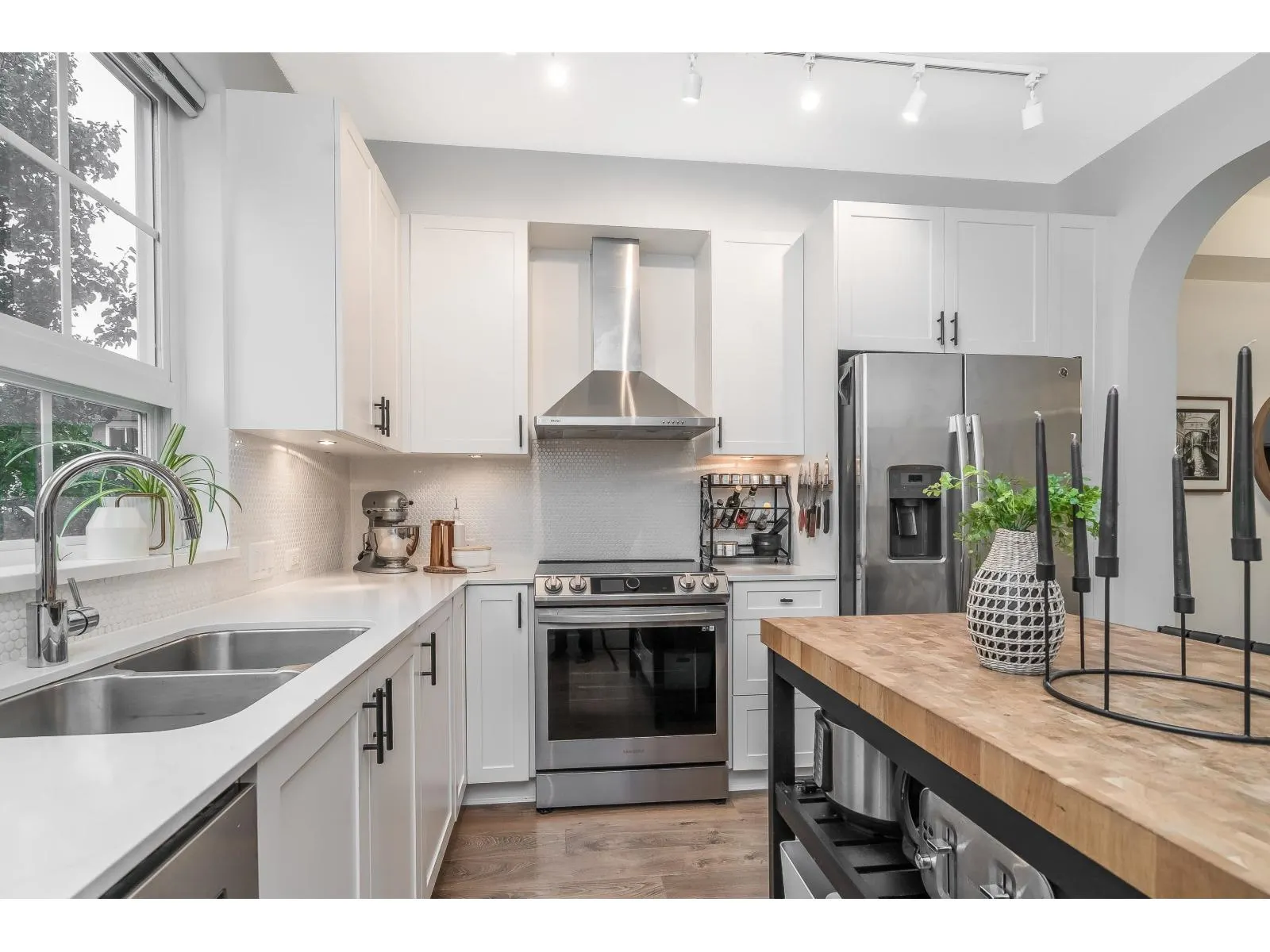 60 8476 207A STREET