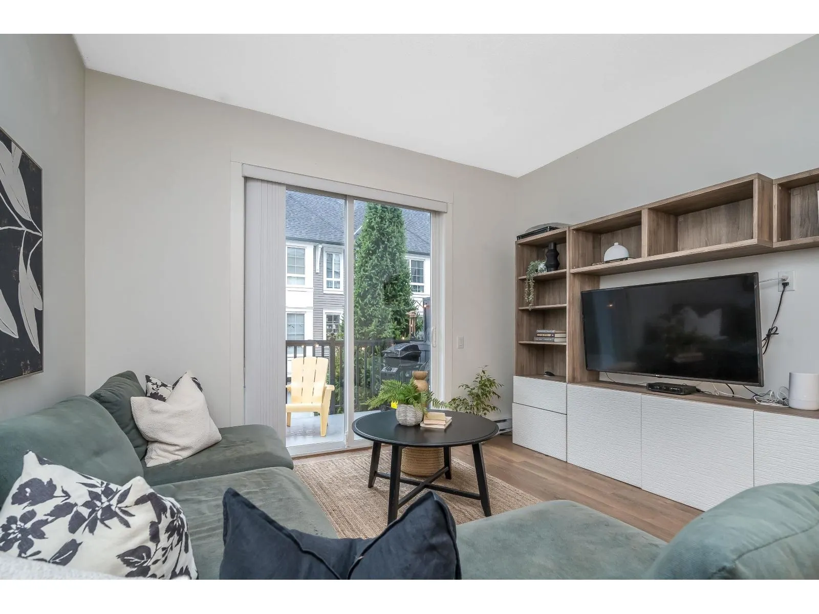60 8476 207A STREET