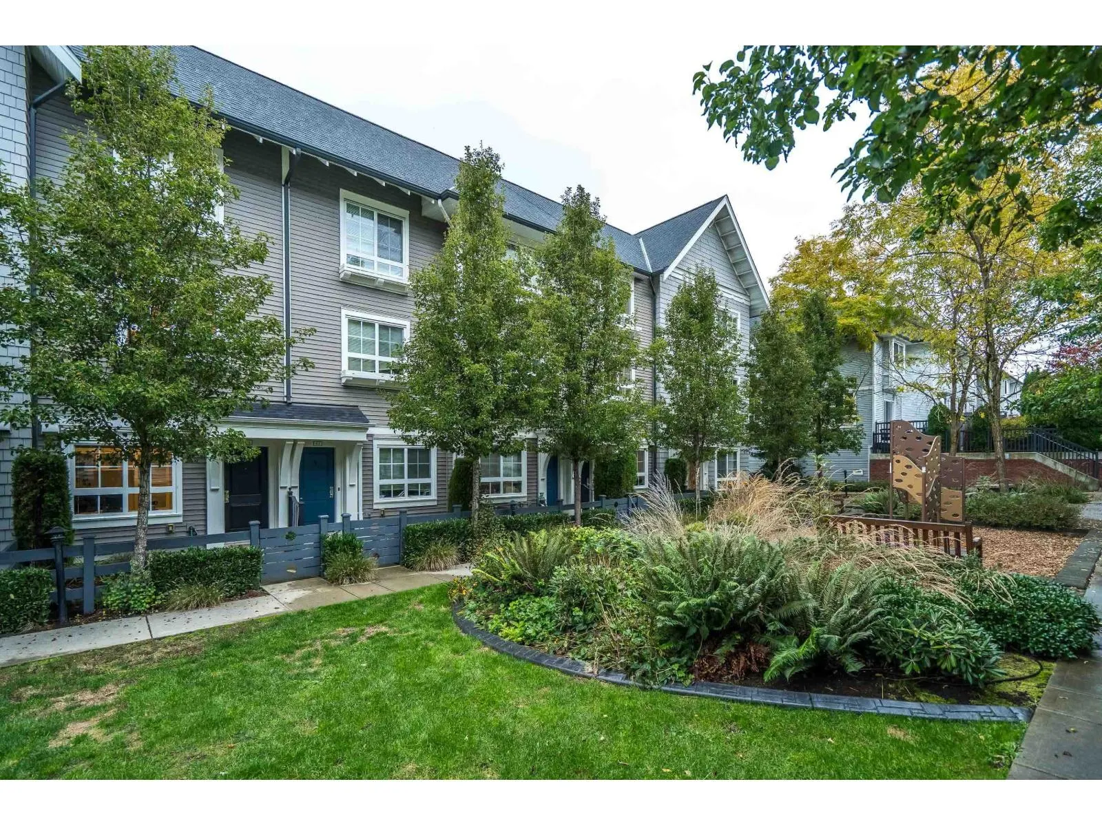 60 8476 207A STREET