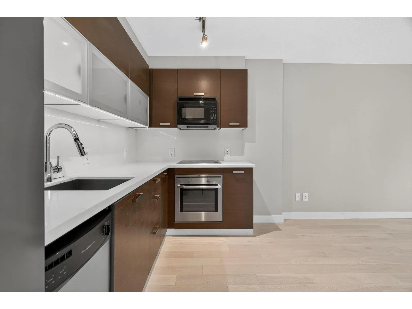 1105 10777 UNIVERSITY DRIVE