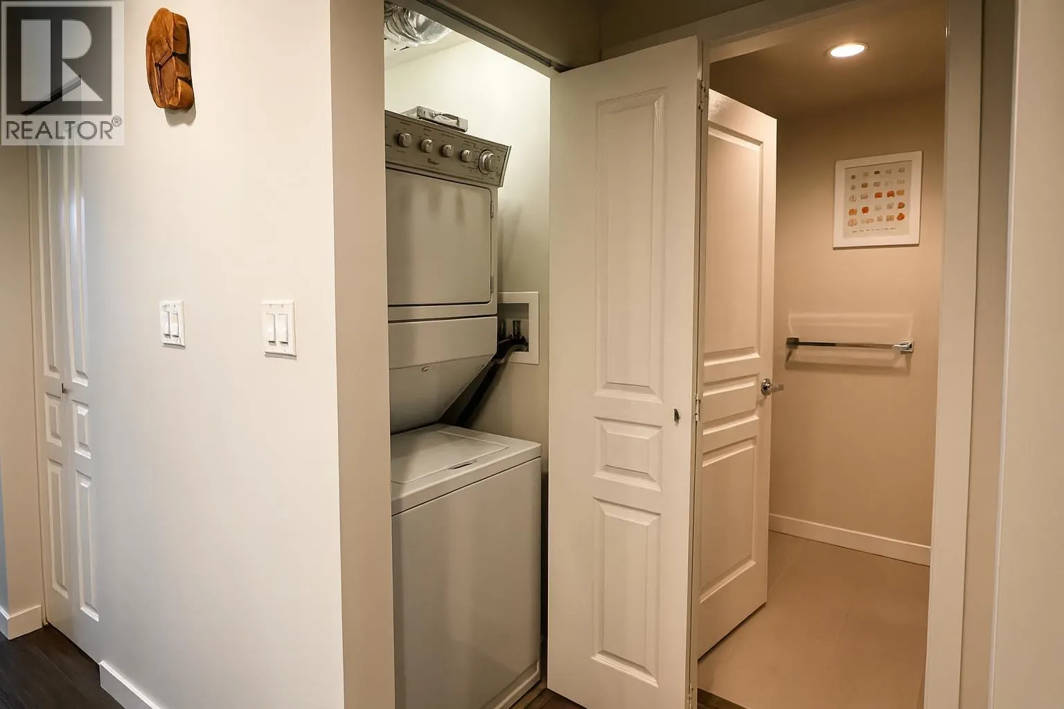 706 3100 WINDSOR GATE