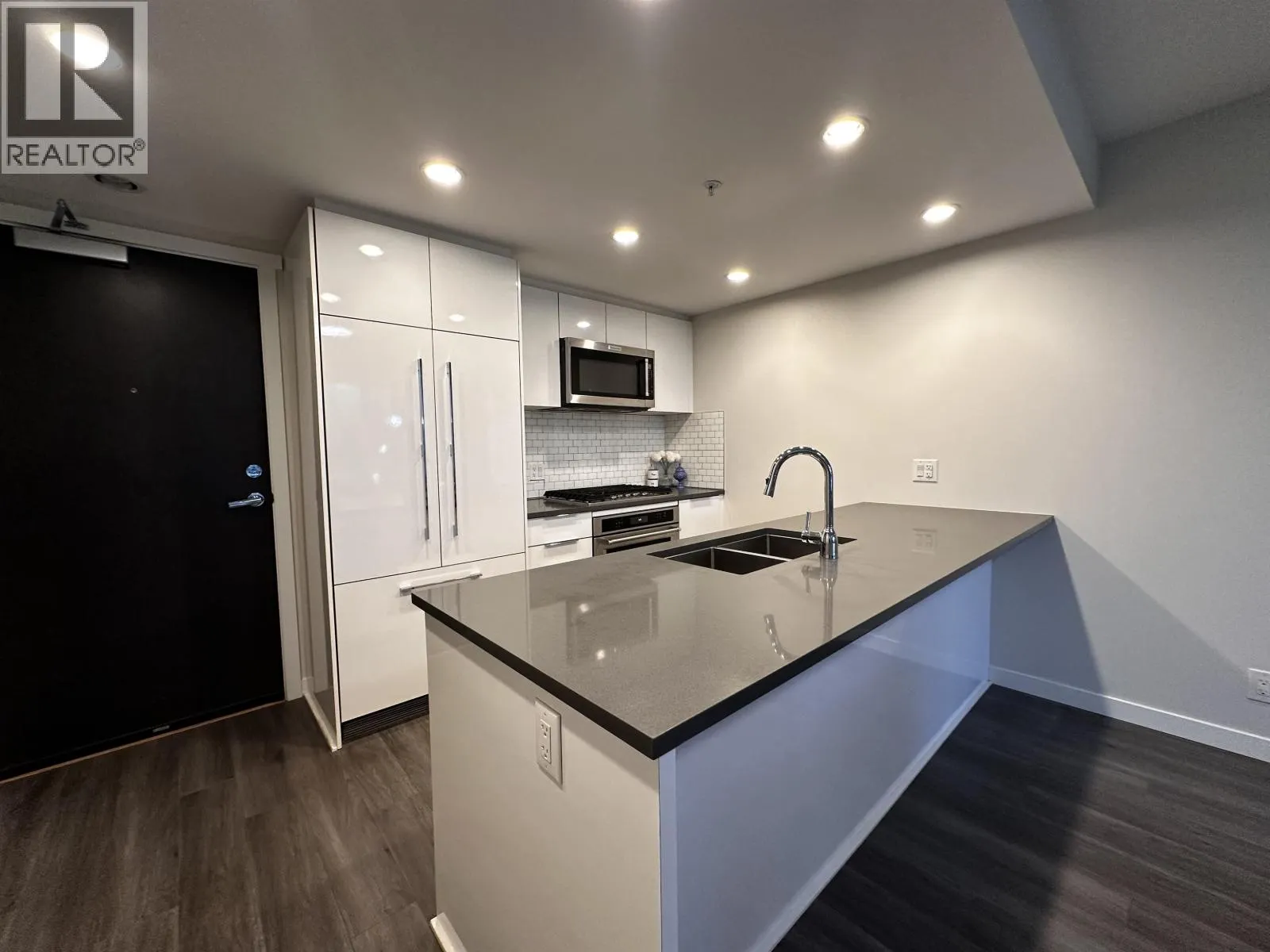 706 3100 WINDSOR GATE