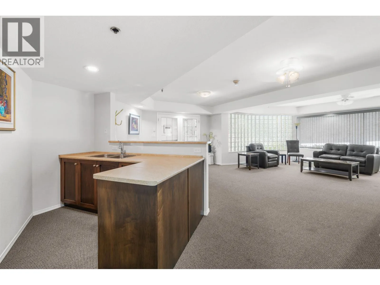405 2335 WHYTE AVENUE