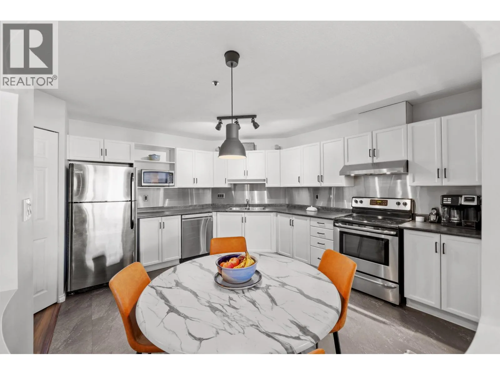 405 2335 WHYTE AVENUE