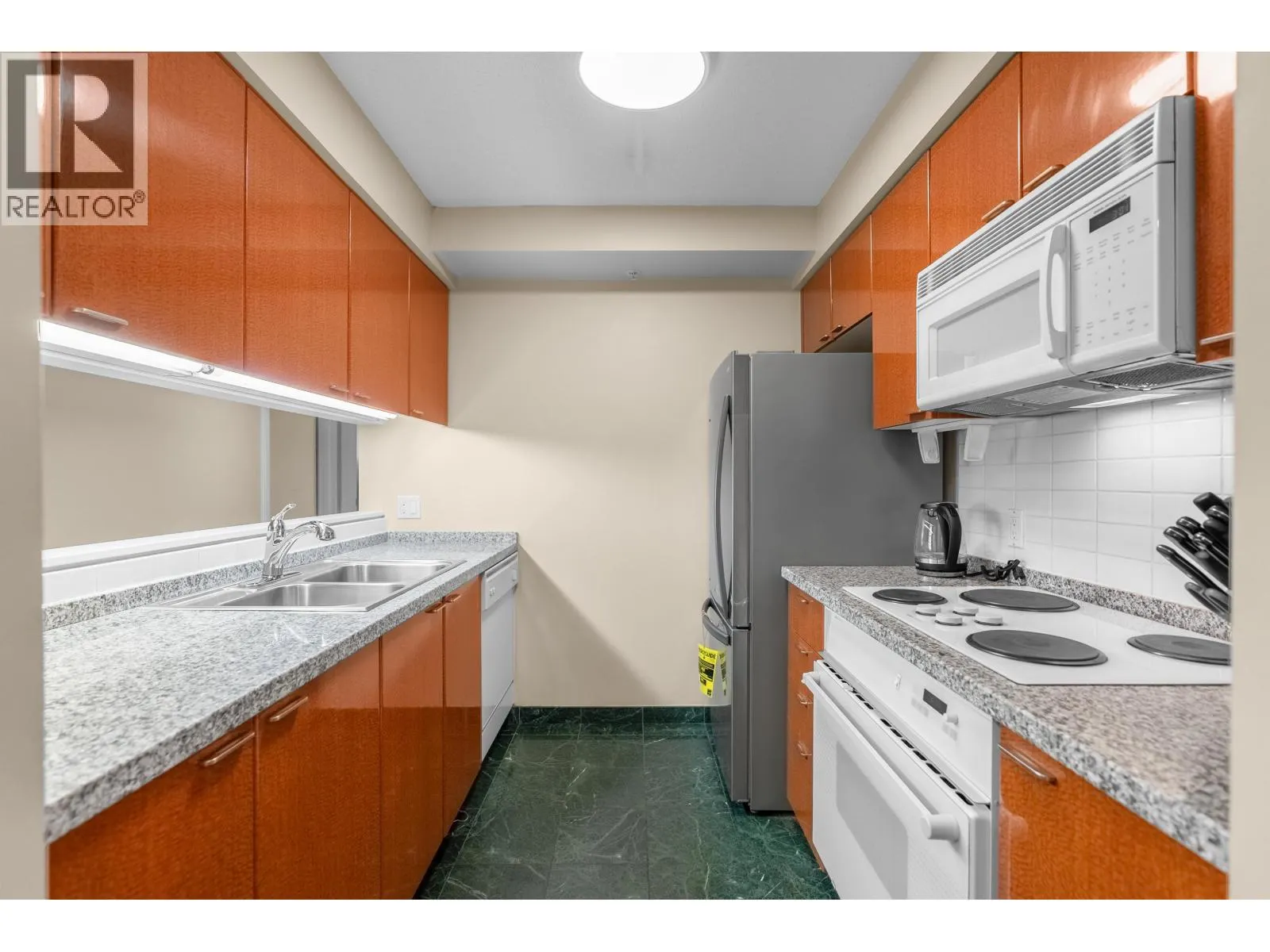1004 1288 ALBERNI STREET