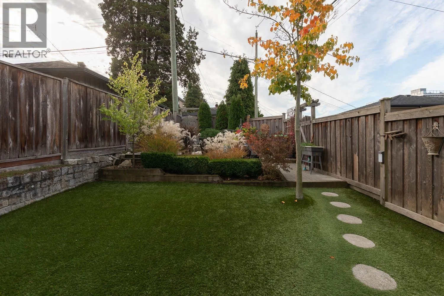 220 E 40TH AVENUE