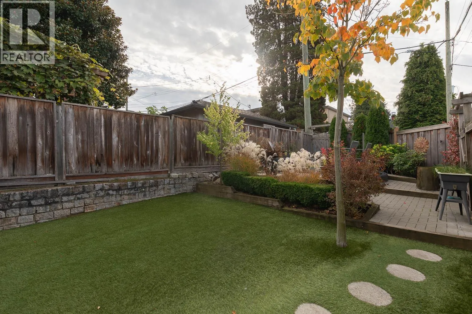220 E 40TH AVENUE