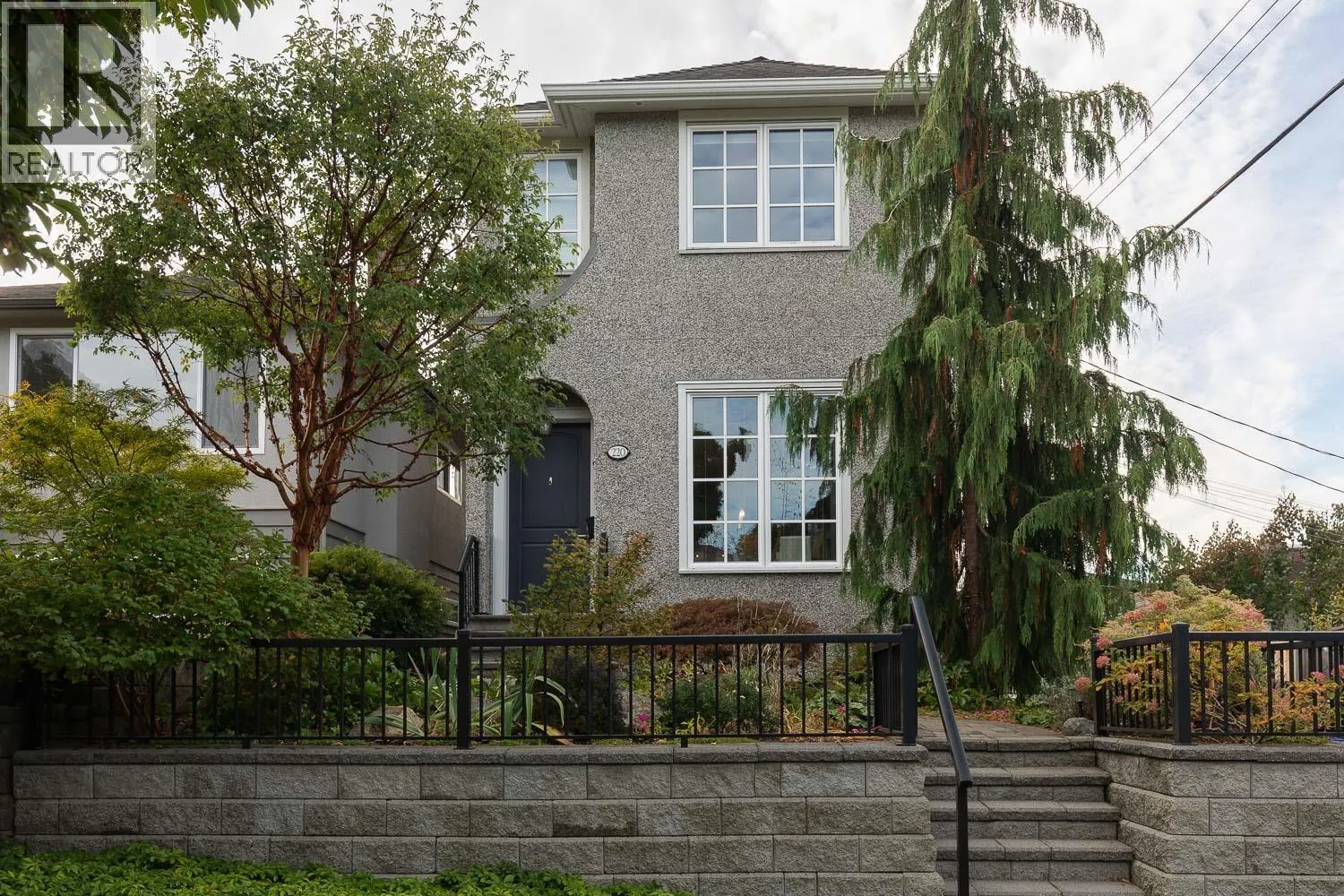 220 E 40TH AVENUE