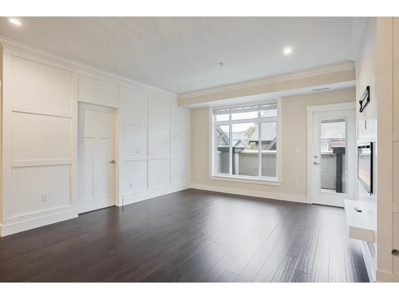 208 14885 60 AVENUE
