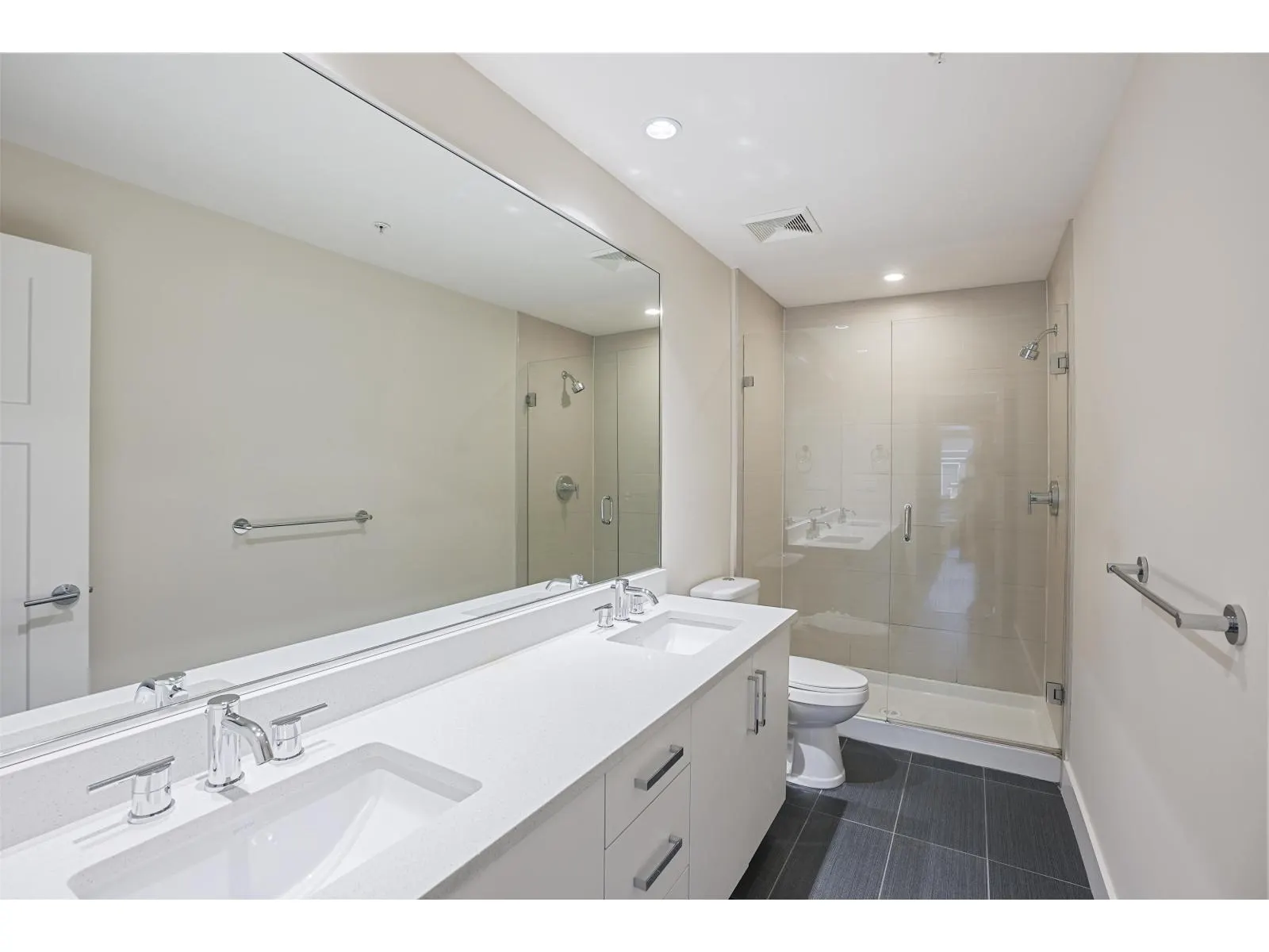 208 14885 60 AVENUE