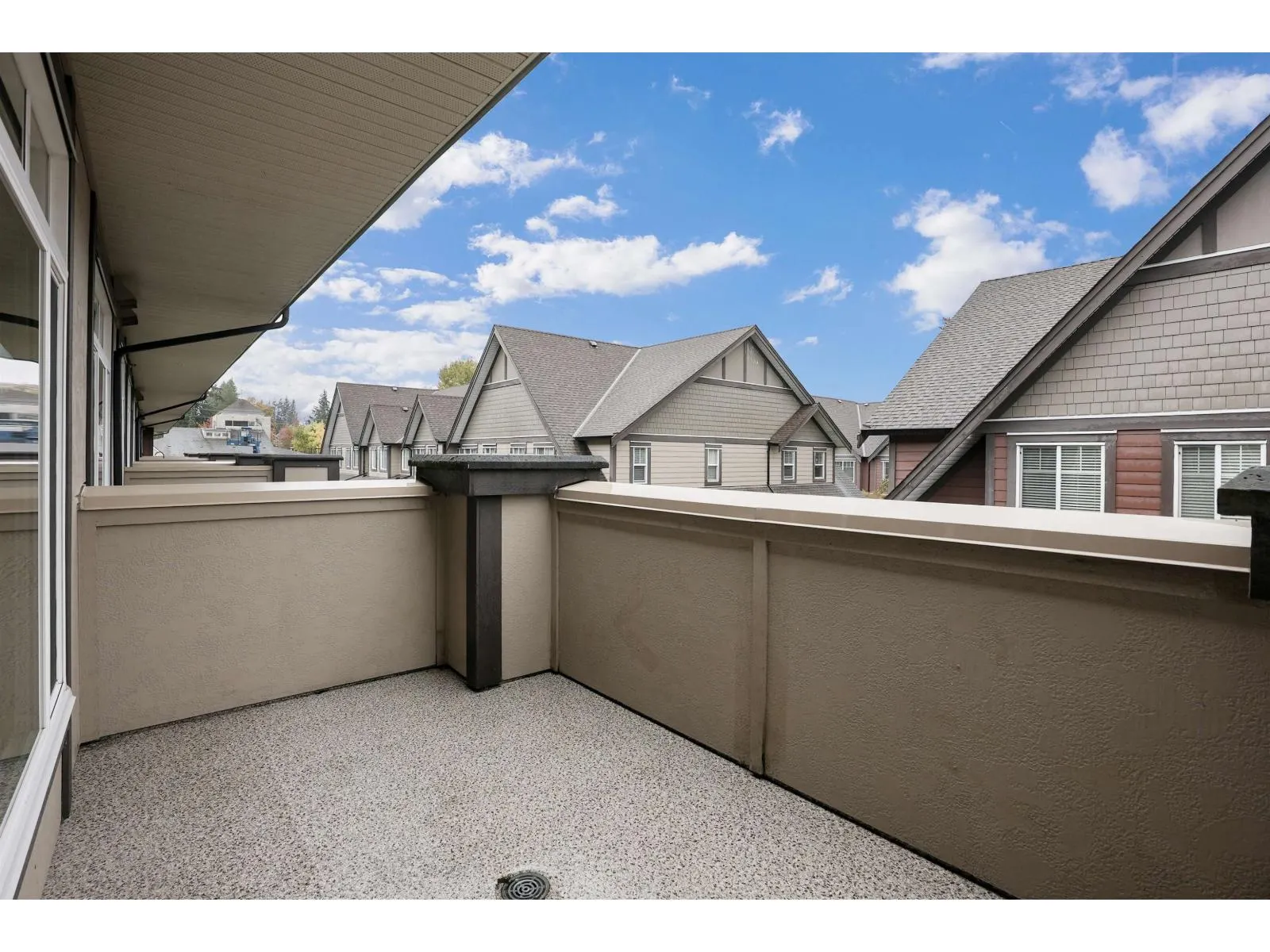 208 14885 60 AVENUE