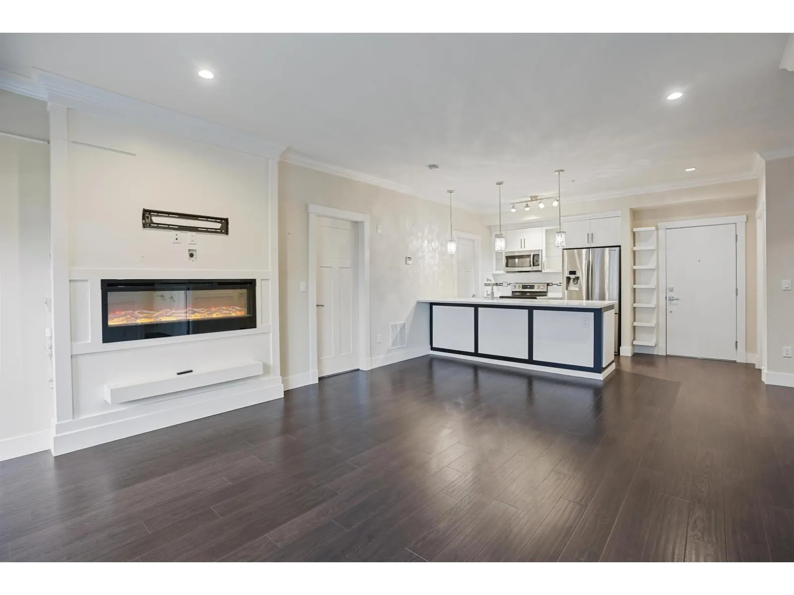208 14885 60 AVENUE