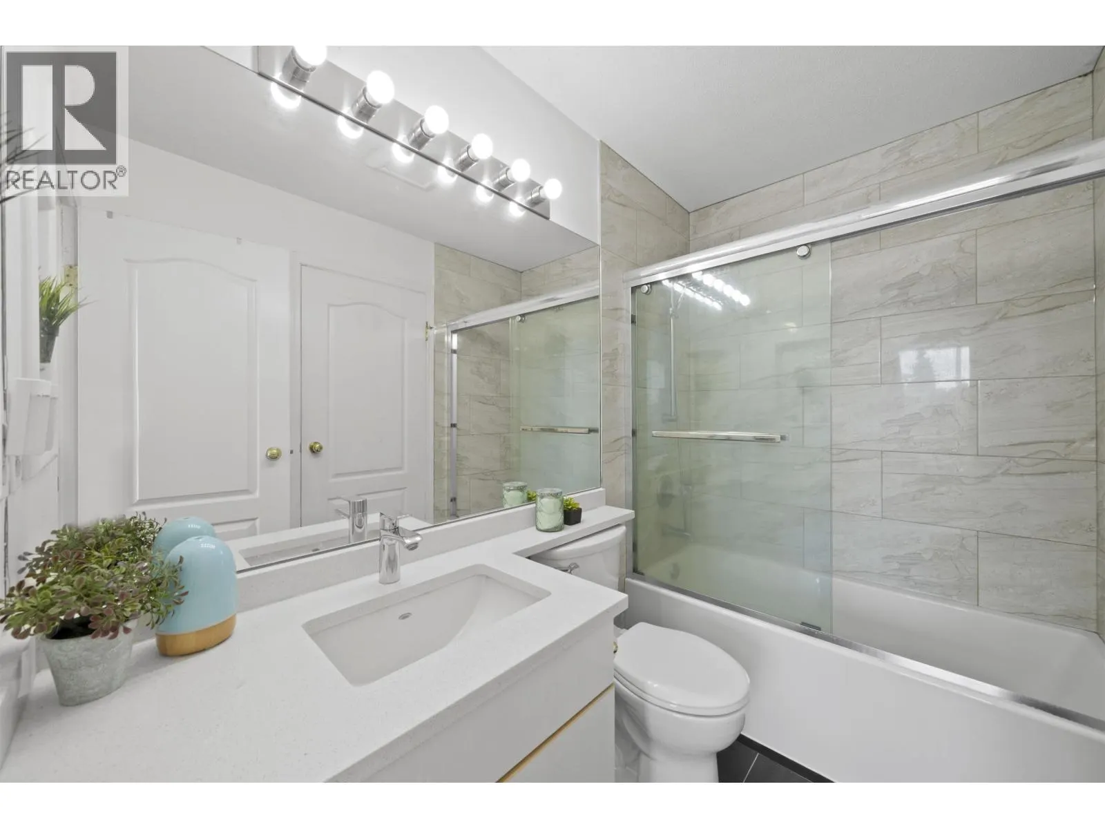 3 7111 LYNNWOOD DRIVE