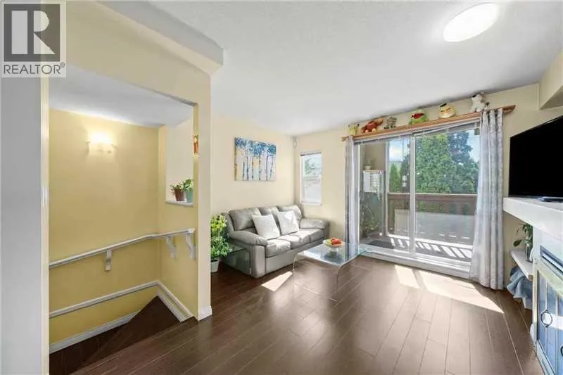 3 7111 LYNNWOOD DRIVE
