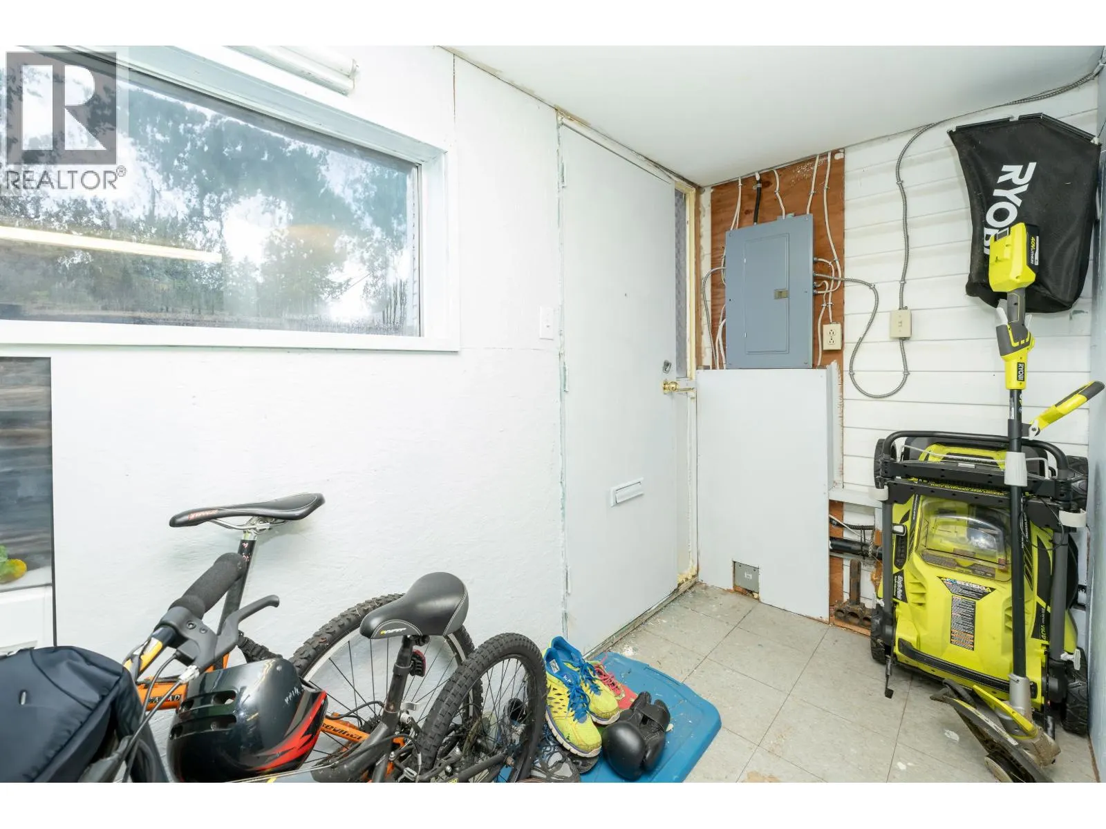 23252 CALVIN CRESCENT