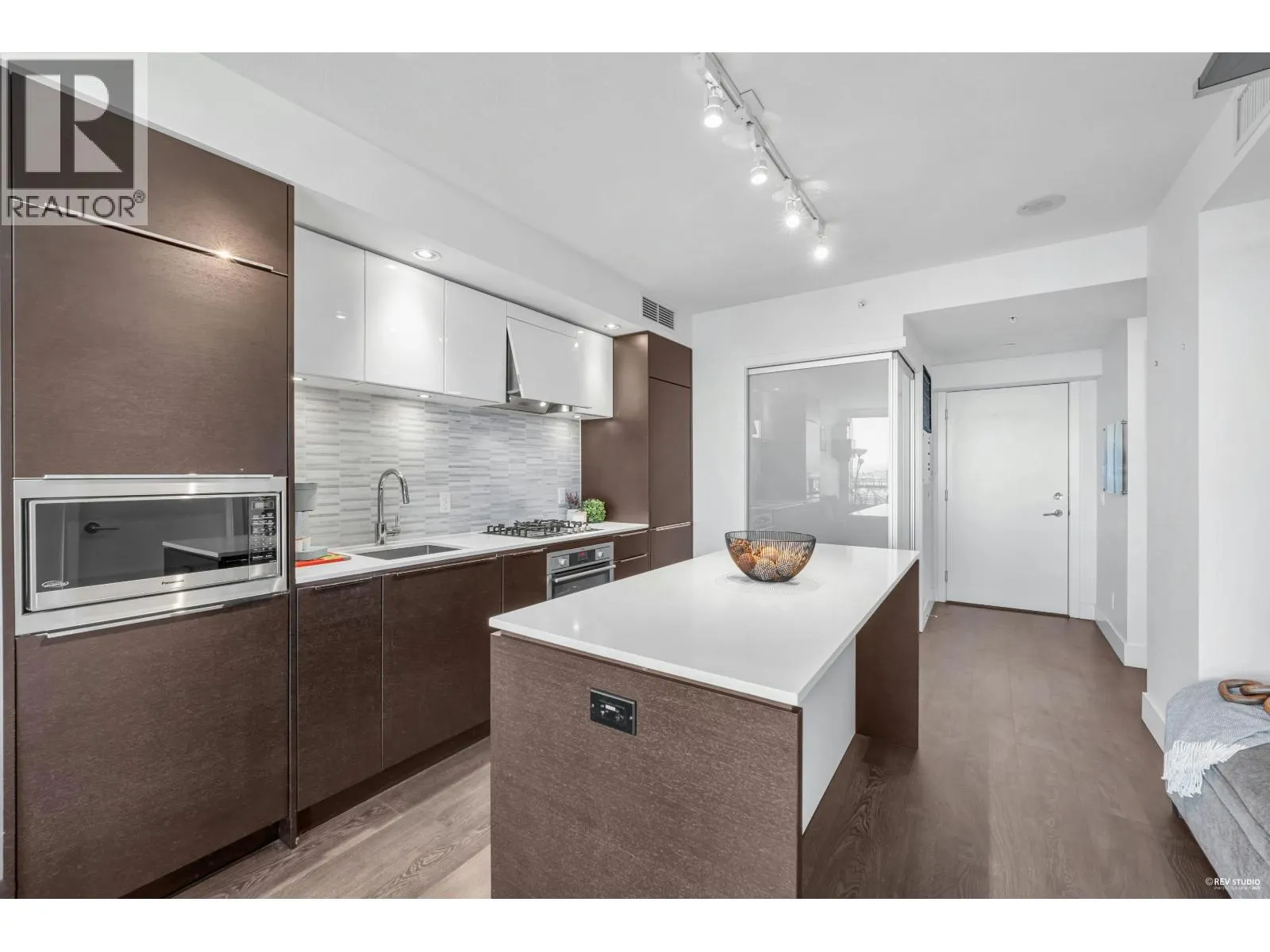 1007 5233 GILBERT ROAD