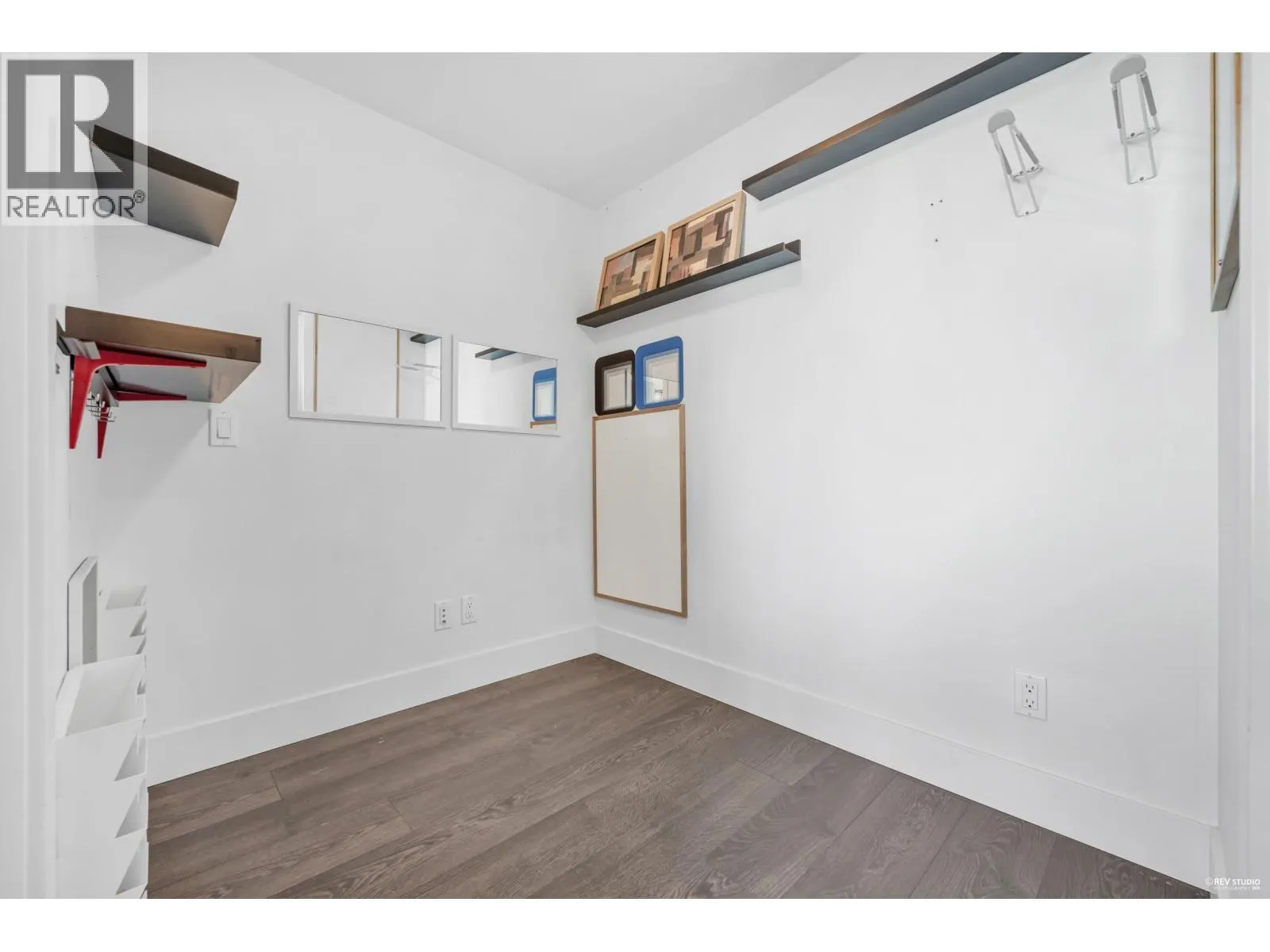 1007 5233 GILBERT ROAD