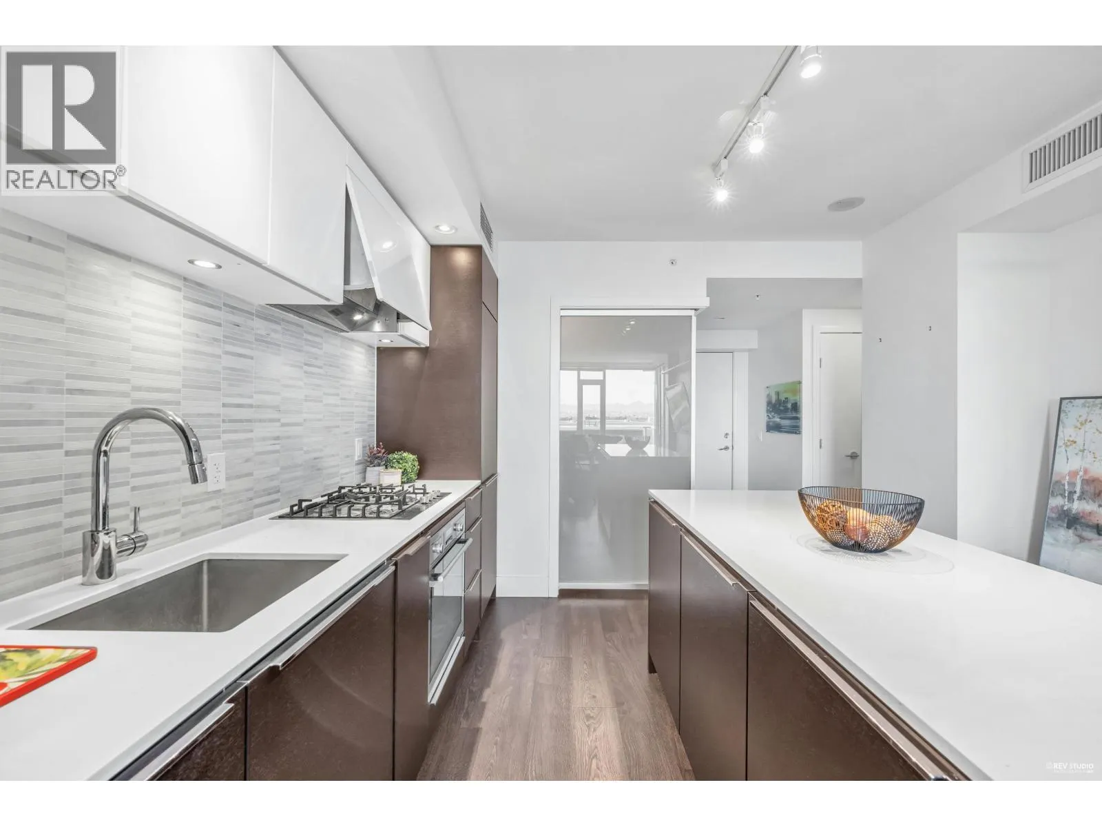 1007 5233 GILBERT ROAD