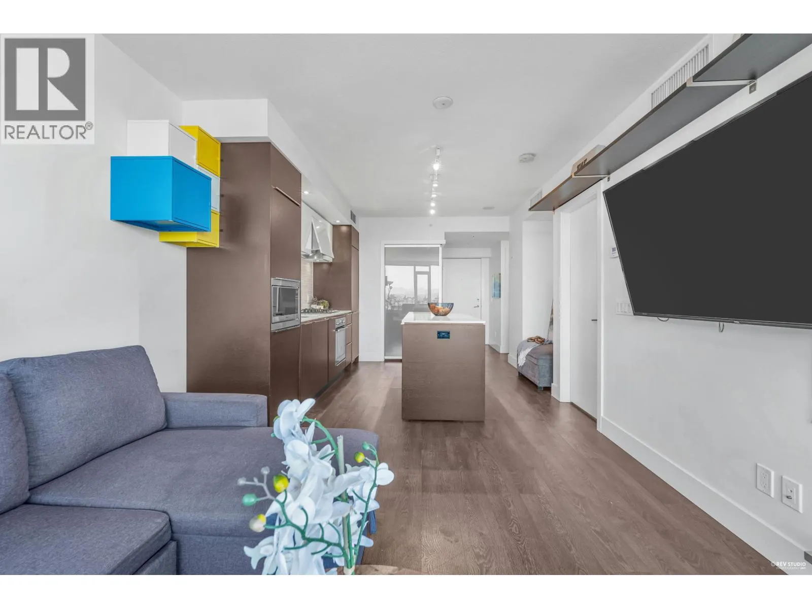 1007 5233 GILBERT ROAD