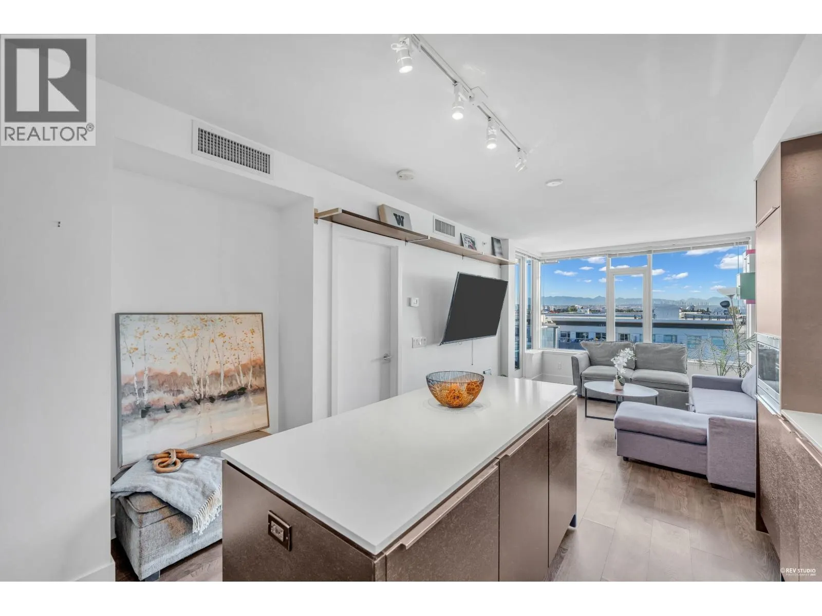 1007 5233 GILBERT ROAD