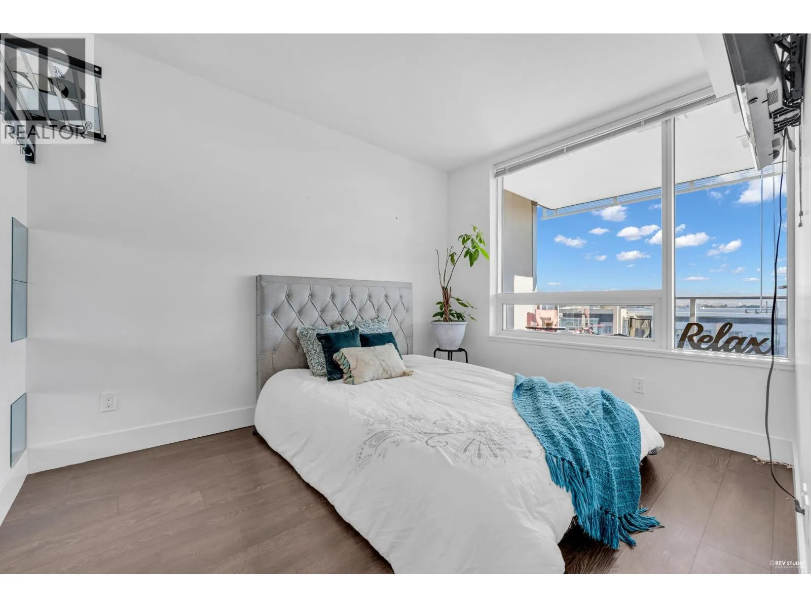 1007 5233 GILBERT ROAD