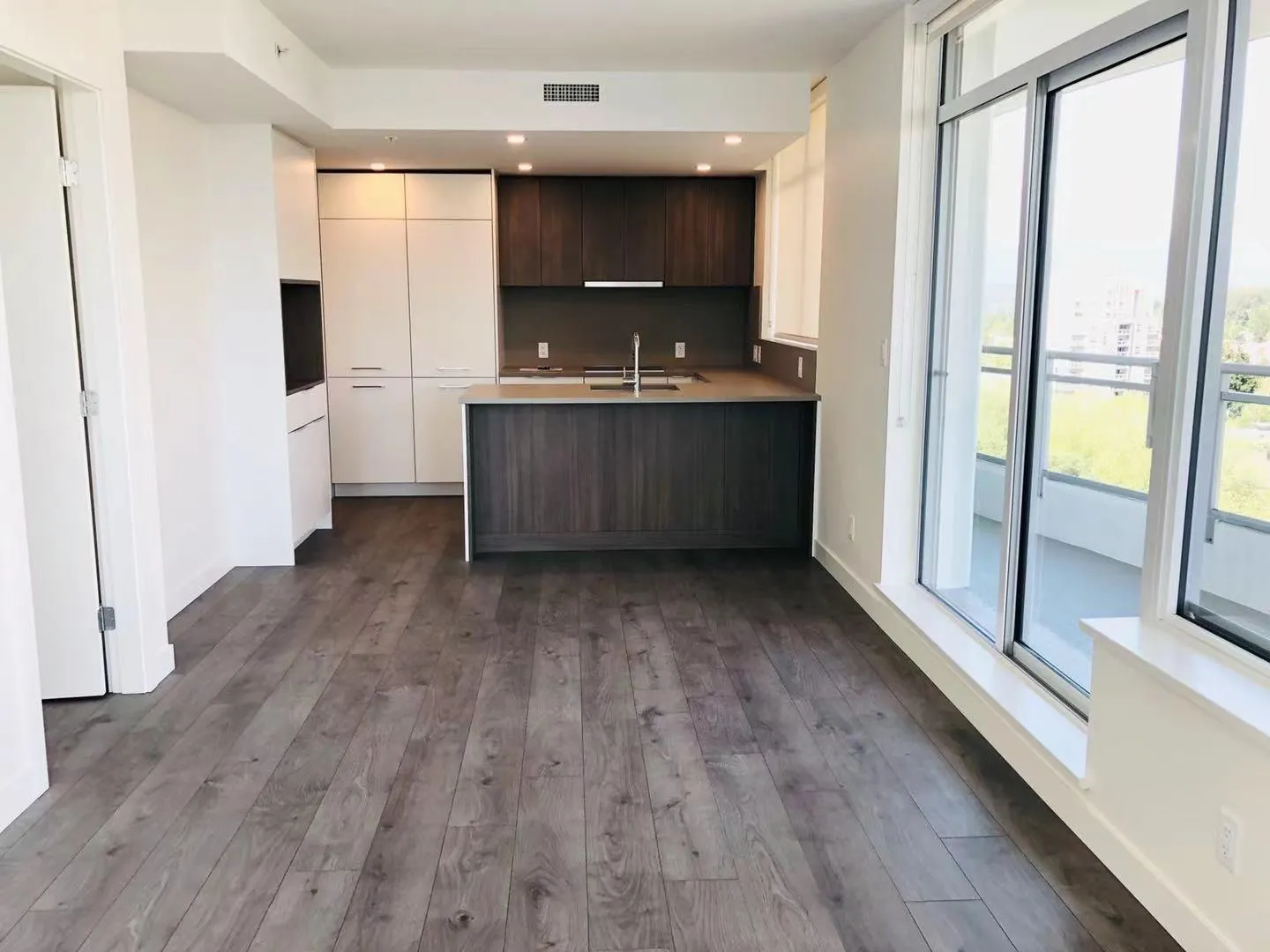 1205 13318 104 AVENUE