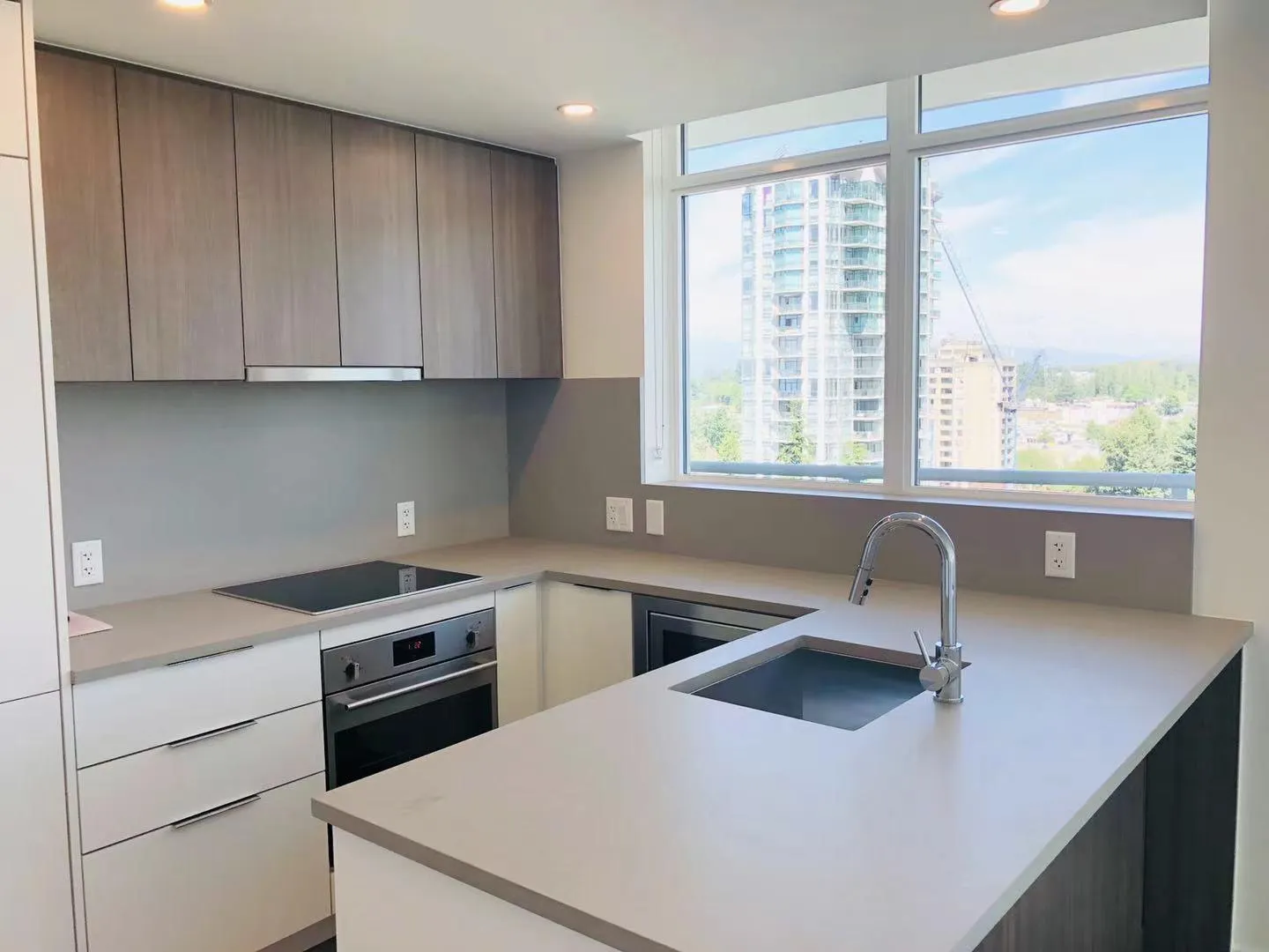 1205 13318 104 AVENUE