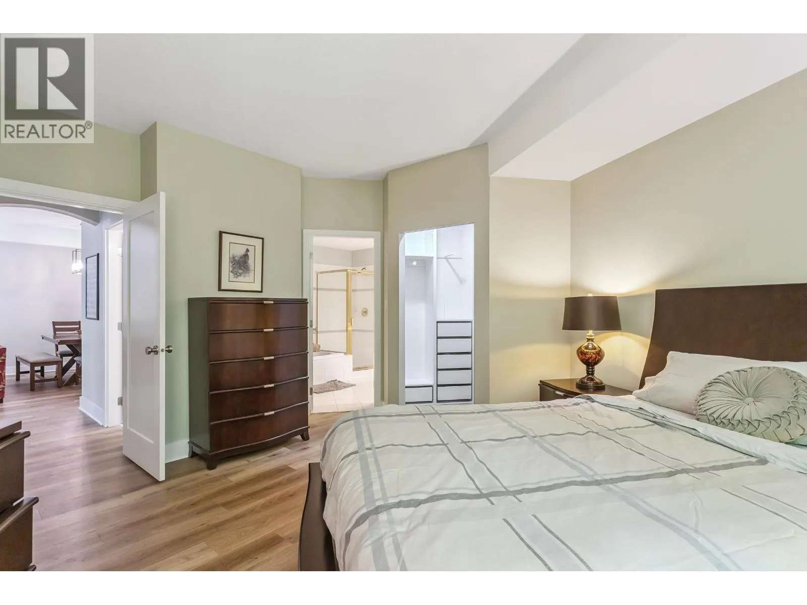 130 5835 HAMPTON PLACE