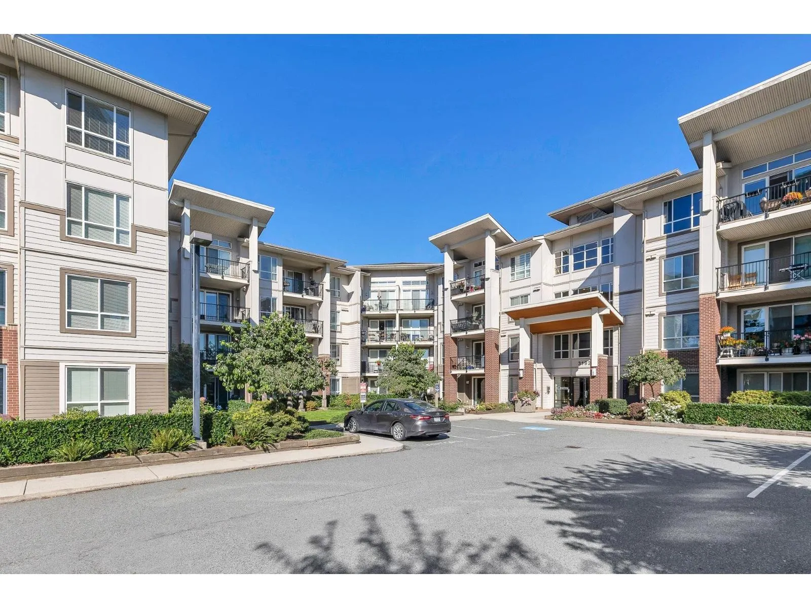 210 3192 GLADWIN ROAD