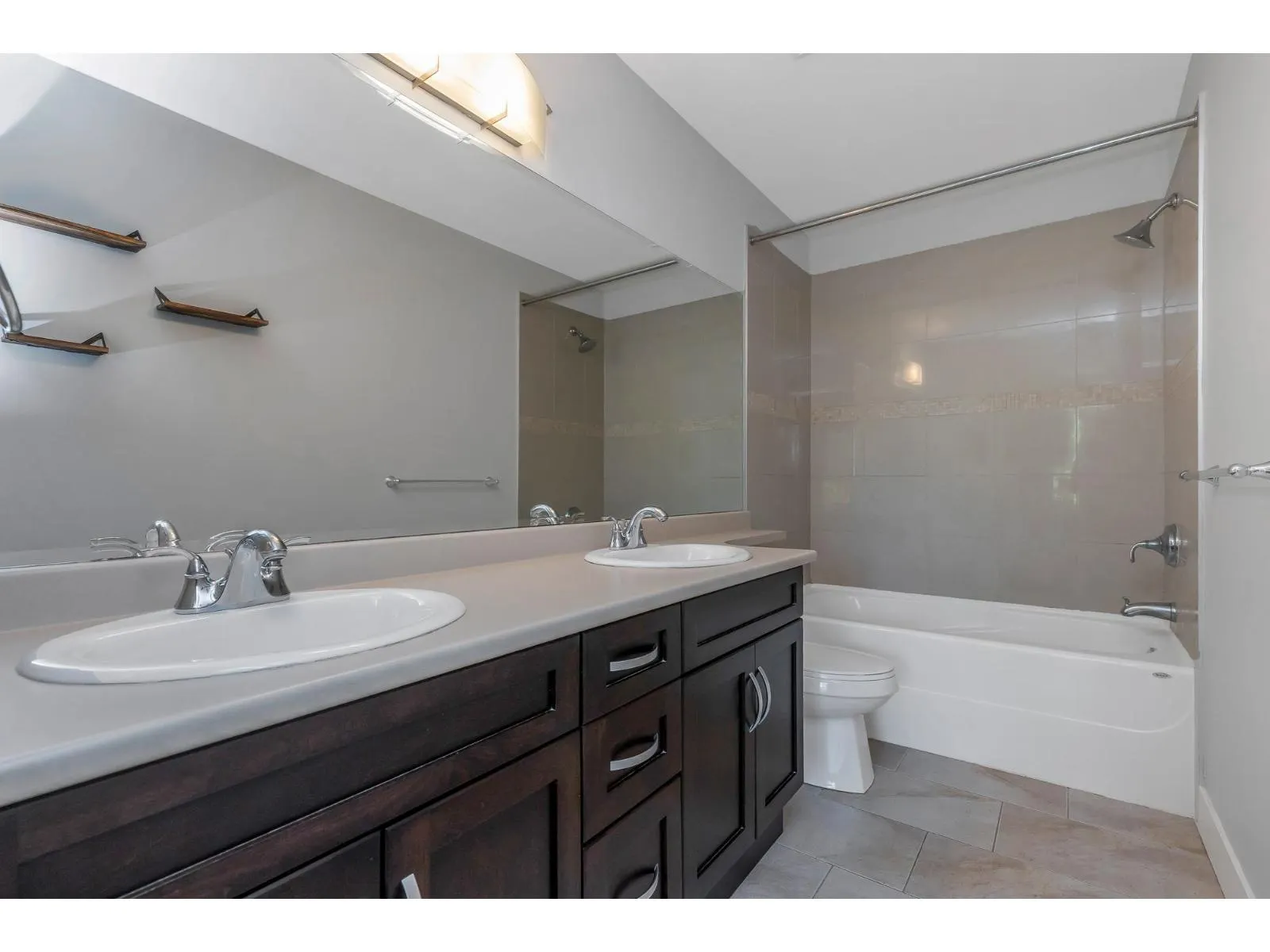 210 3192 GLADWIN ROAD