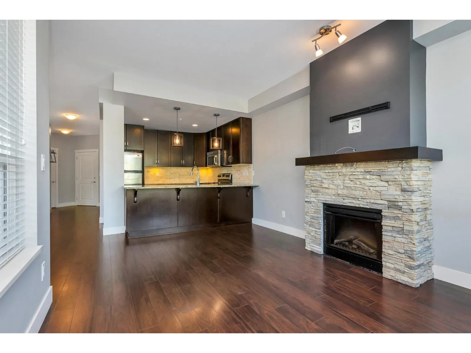 210 3192 GLADWIN ROAD