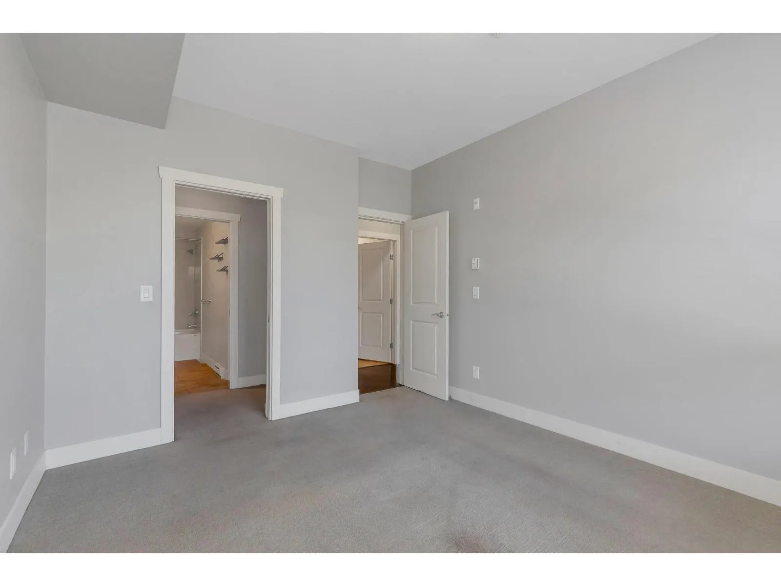 210 3192 GLADWIN ROAD