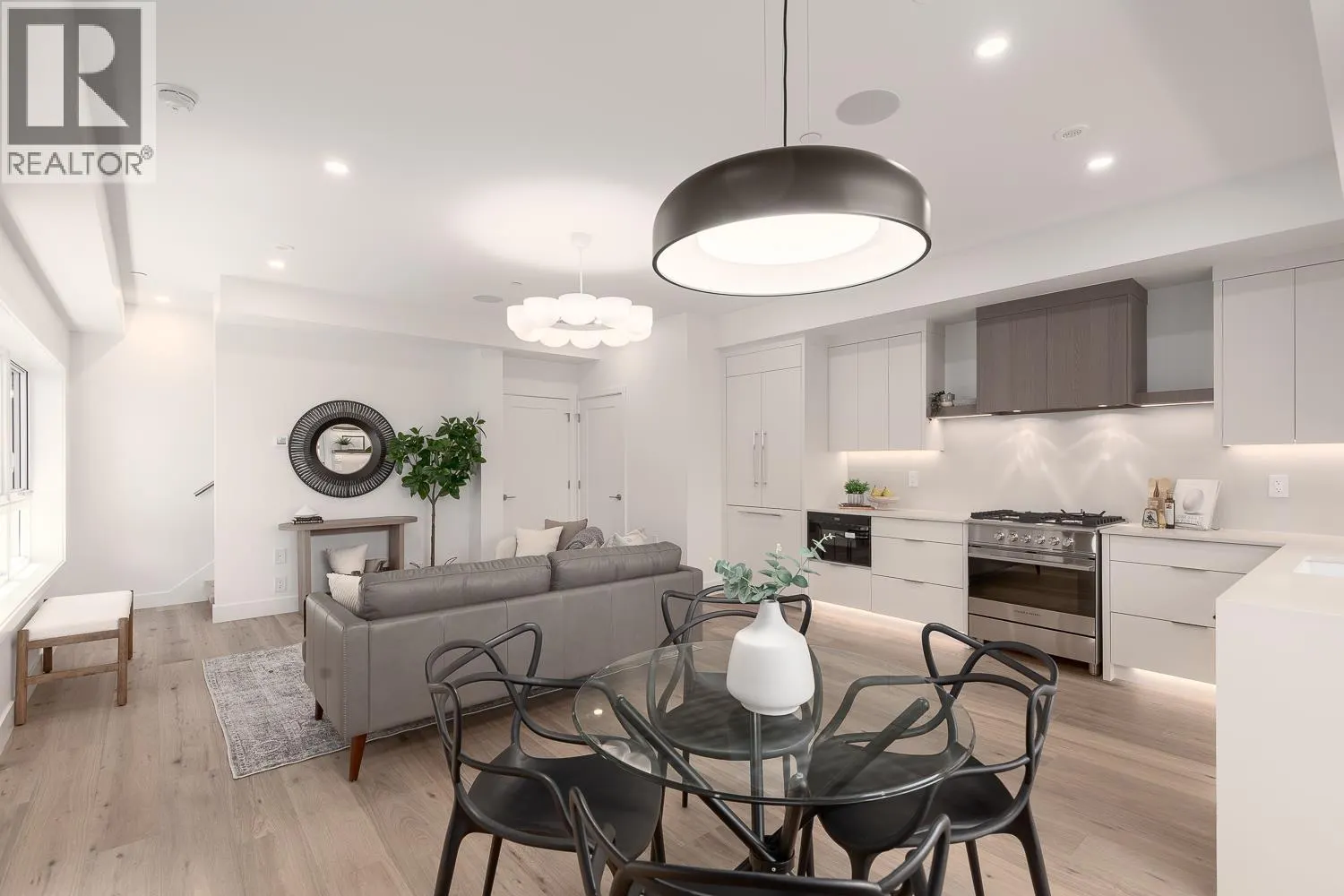 1135 W 33RD AVENUE