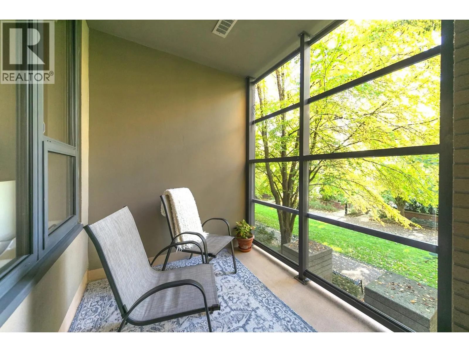 201 2263 REDBUD LANE
