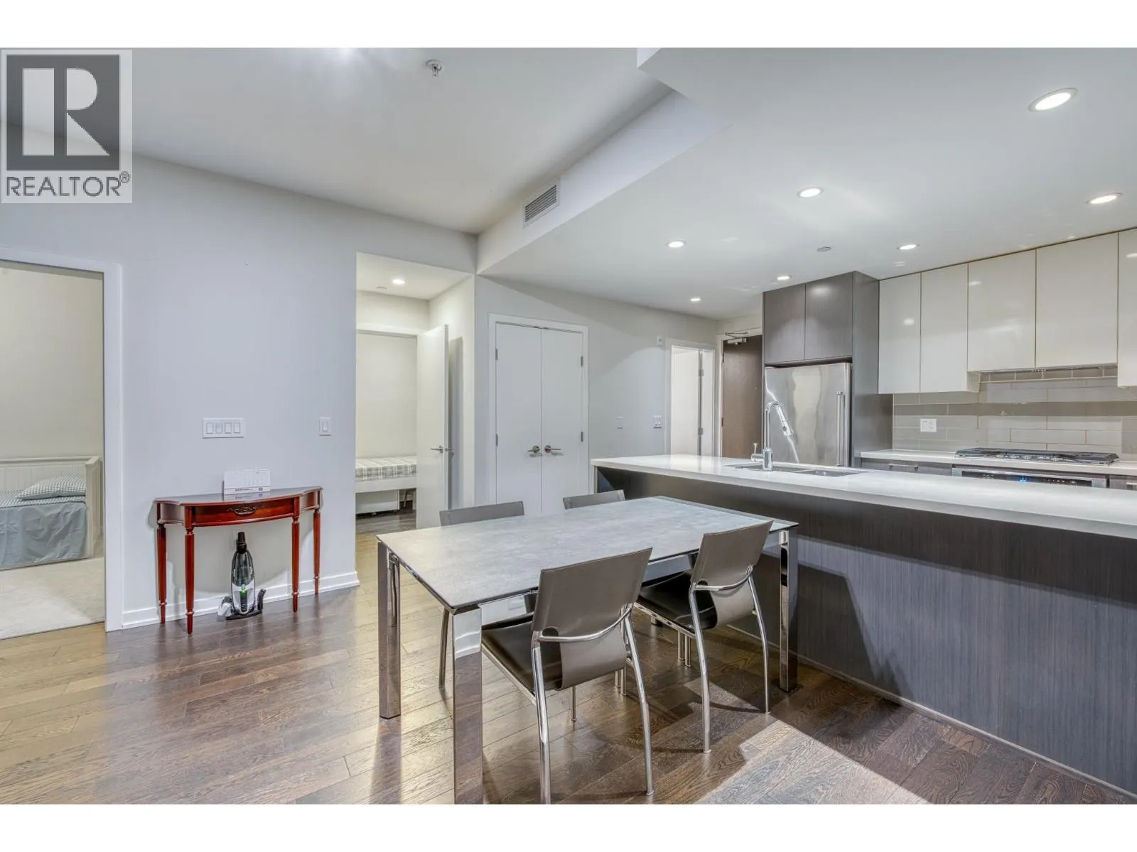 210 7008 RIVER PARKWAY