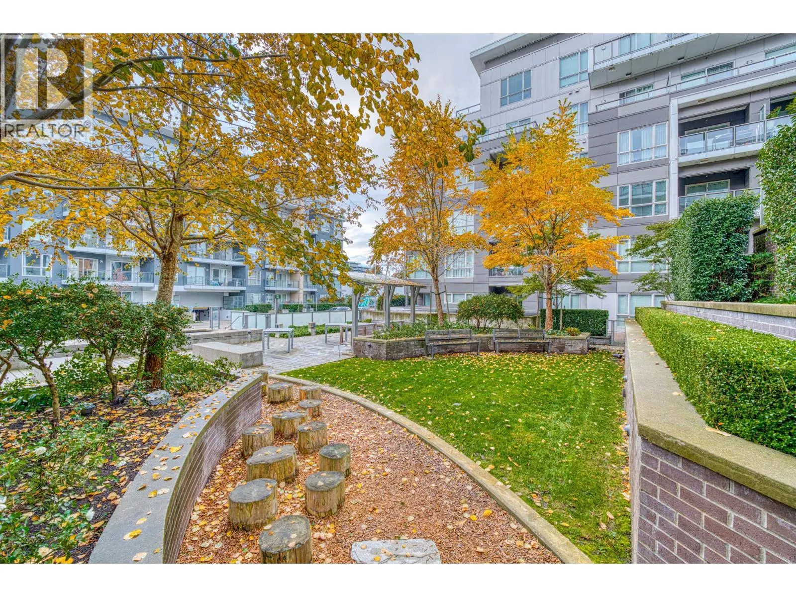 210 7008 RIVER PARKWAY