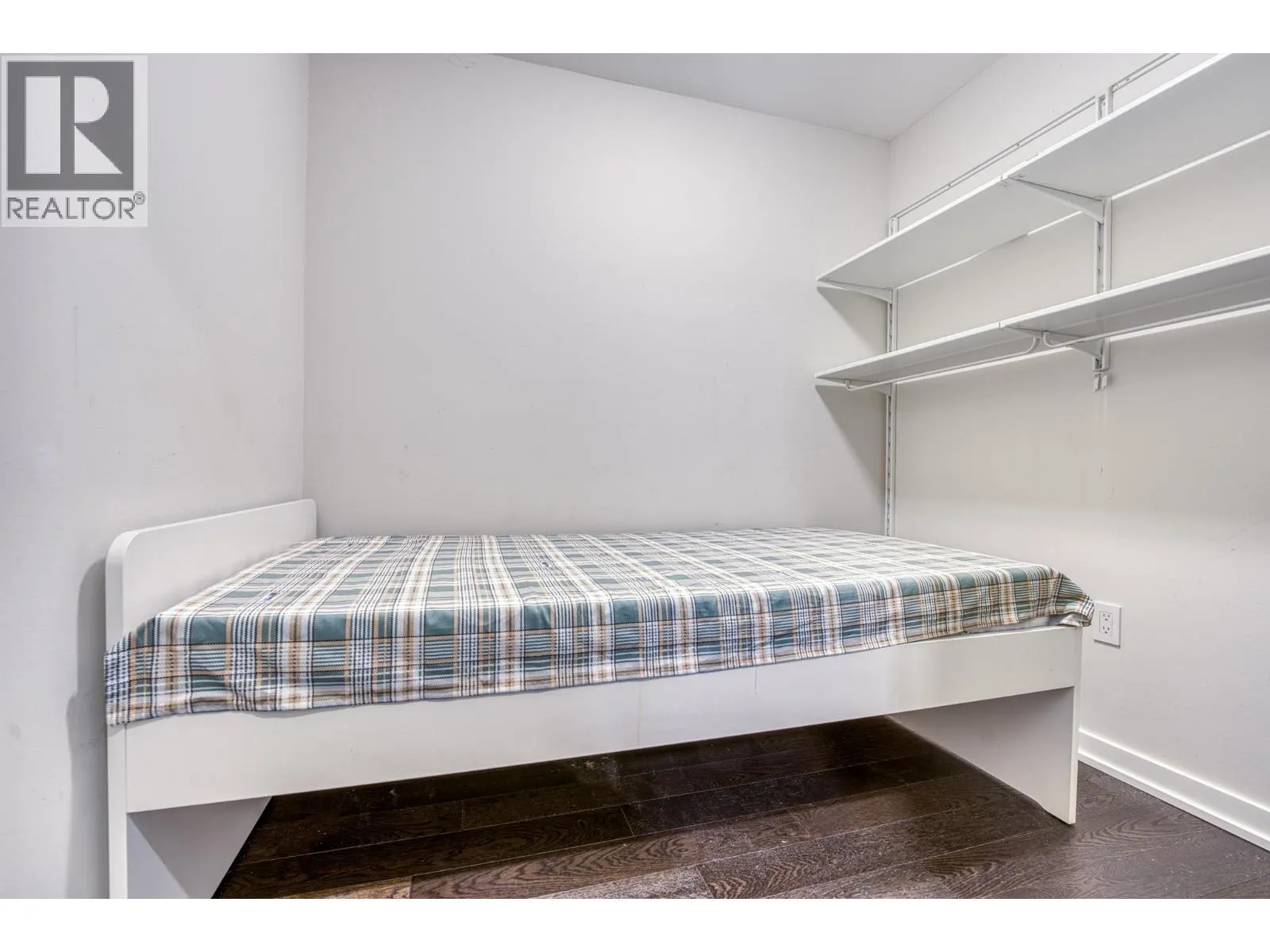 210 7008 RIVER PARKWAY