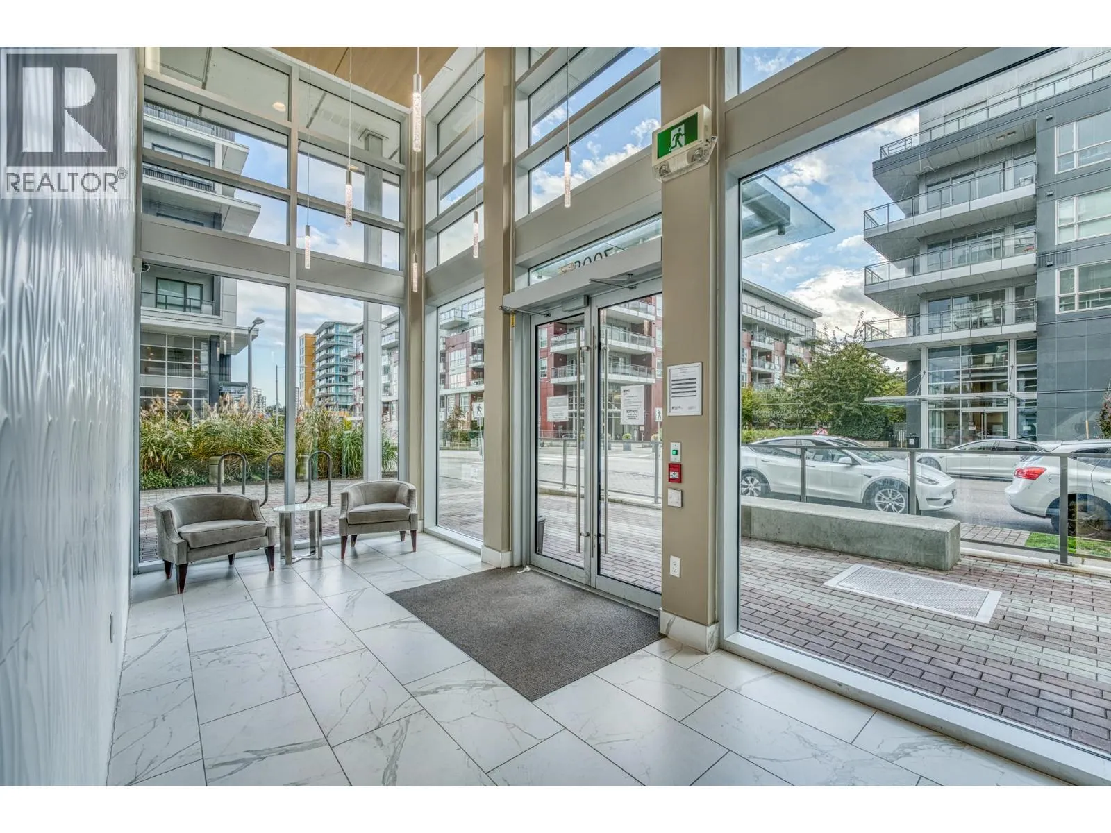 210 7008 RIVER PARKWAY