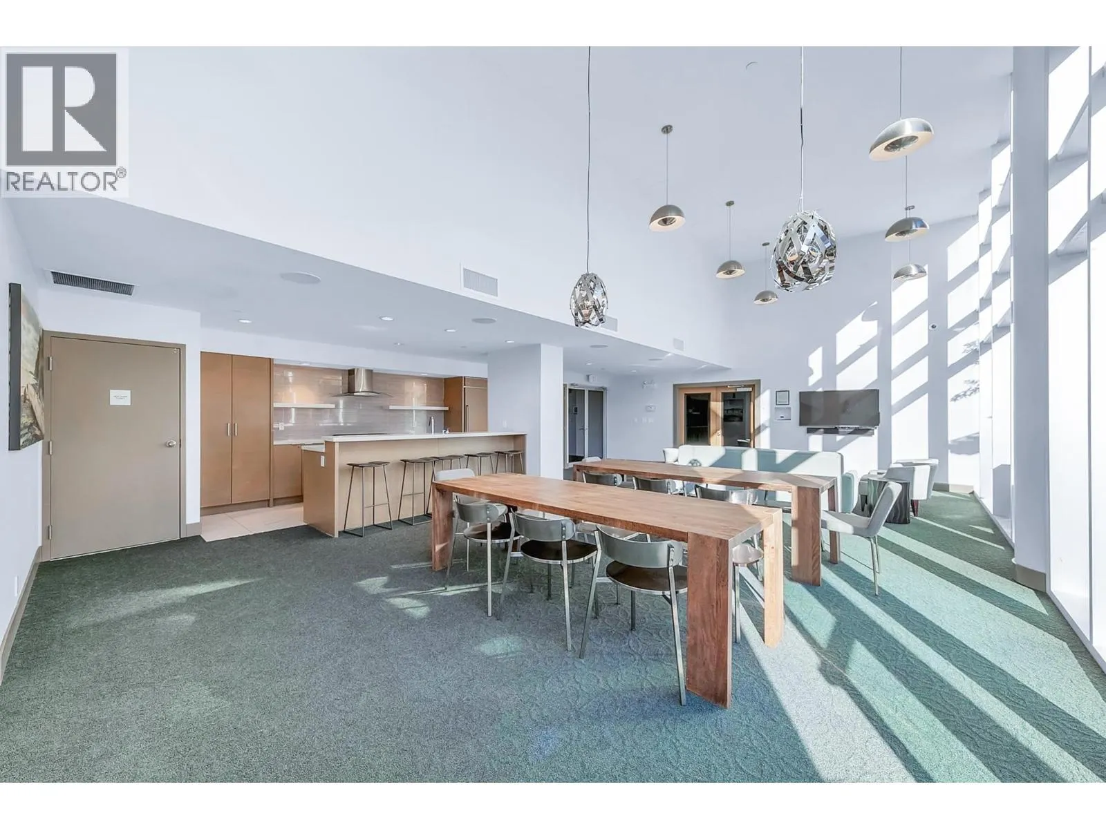 210 7008 RIVER PARKWAY