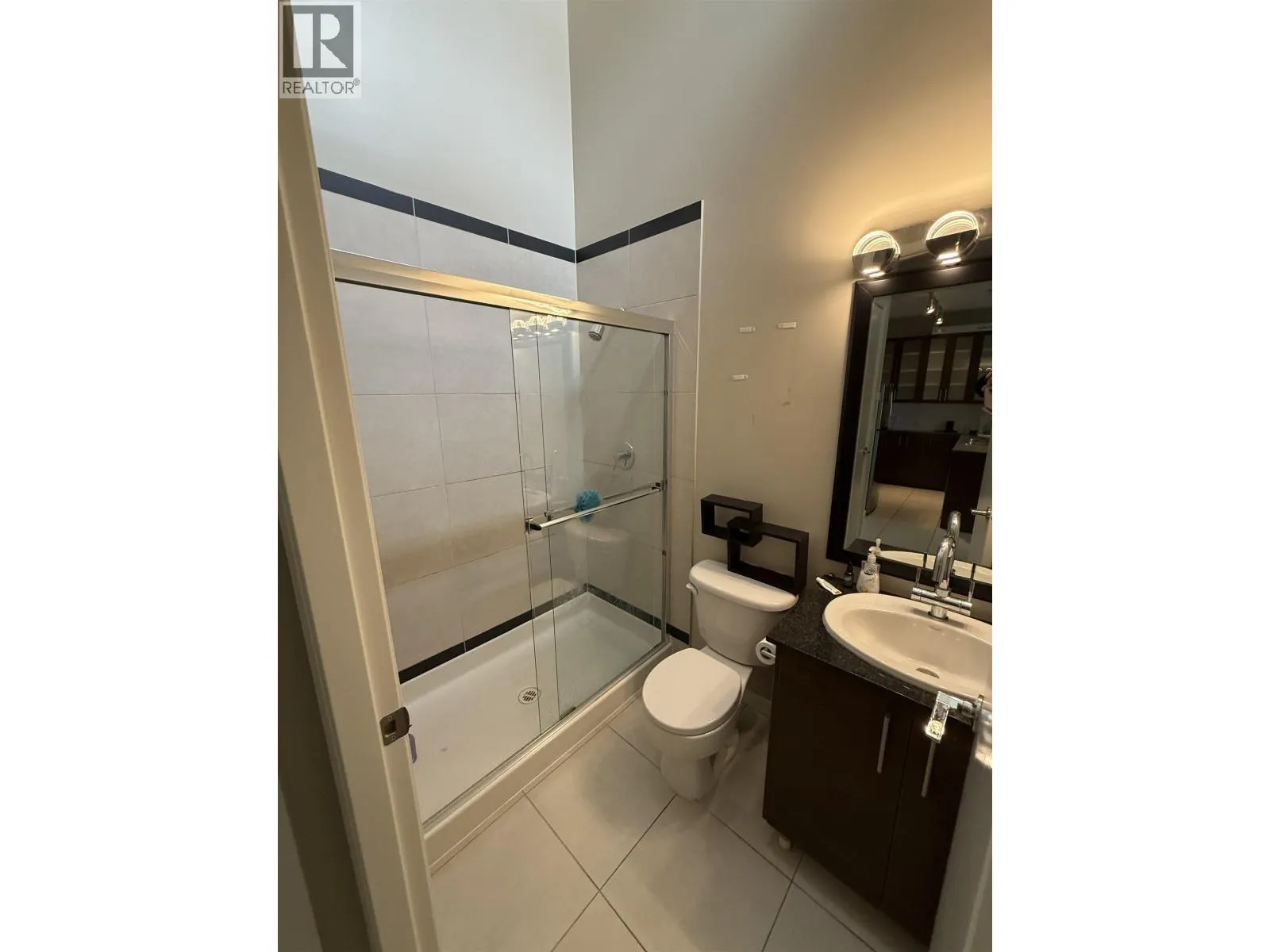 TH14 2355 MADISON AVENUE