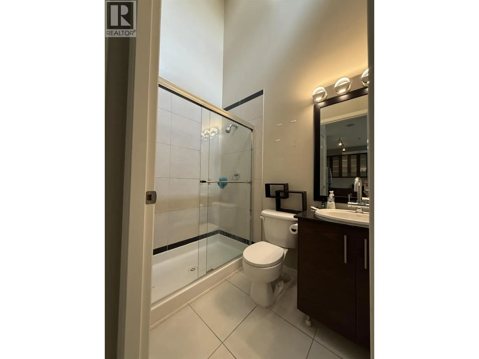 TH14 2355 MADISON AVENUE