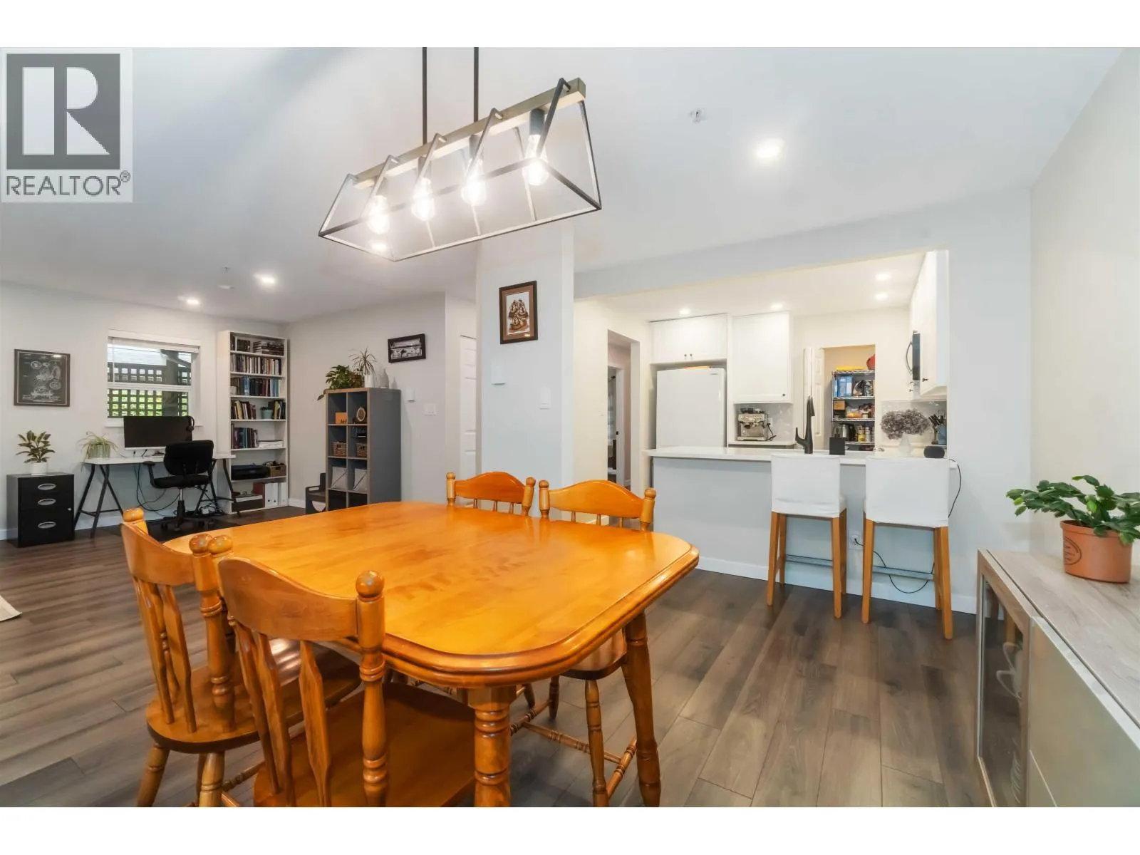 310 1000 BOWRON COURT