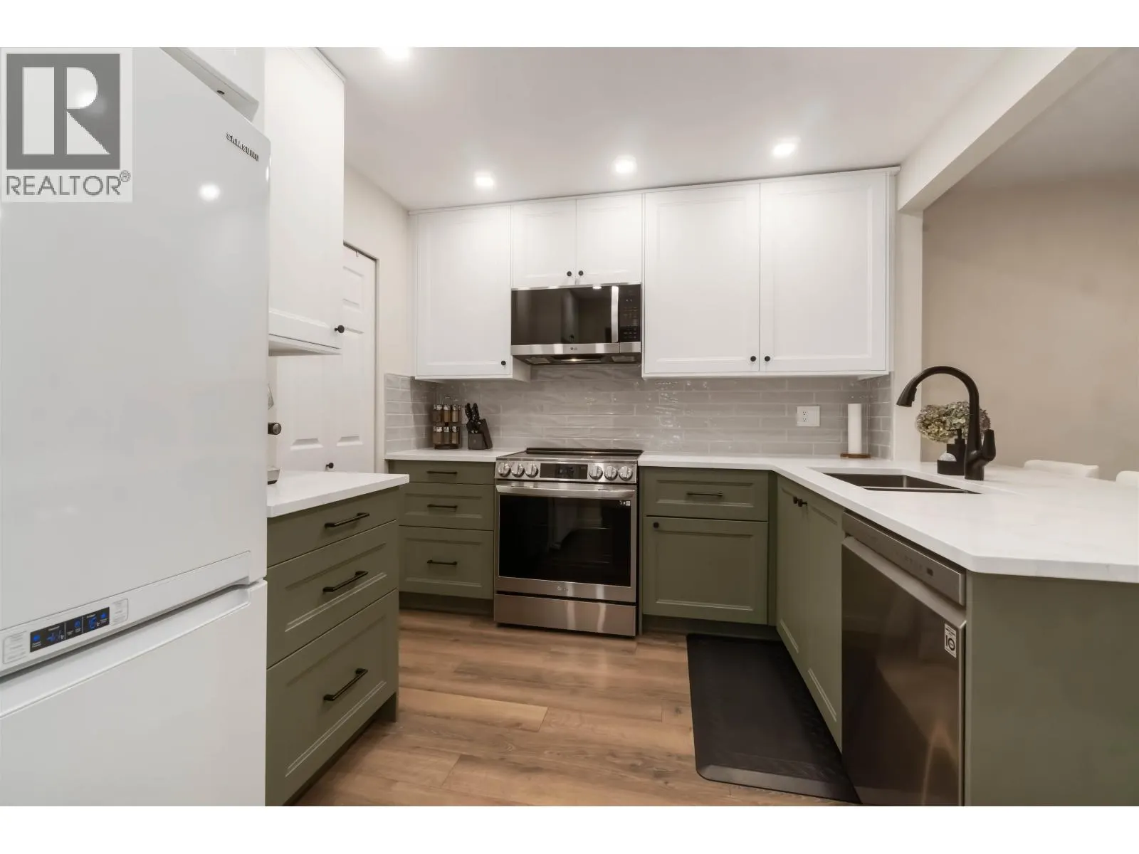 310 1000 BOWRON COURT