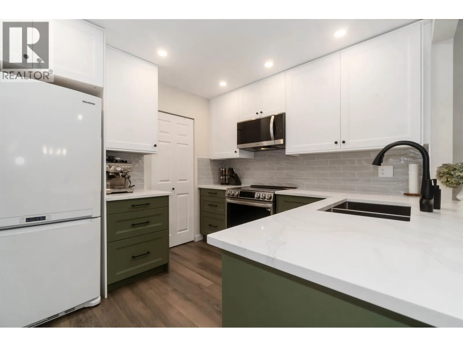 310 1000 BOWRON COURT