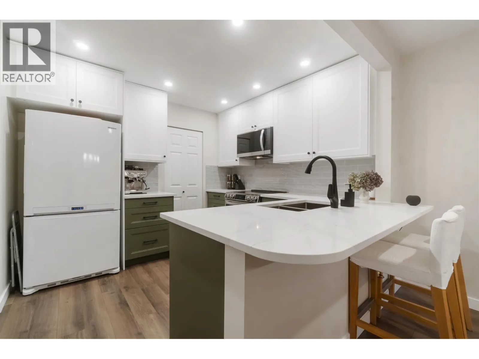 310 1000 BOWRON COURT