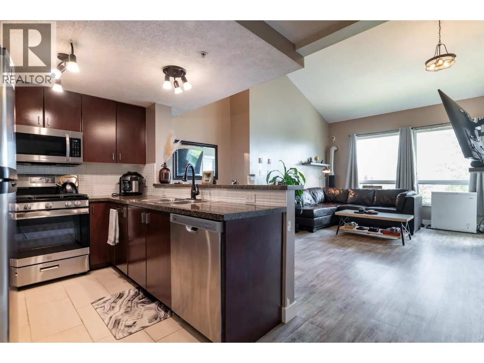 415 6888 SOUTHPOINT DRIVE