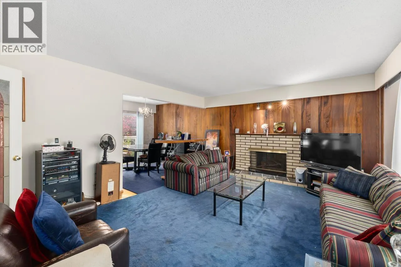 3878 ROYAL OAK AVENUE