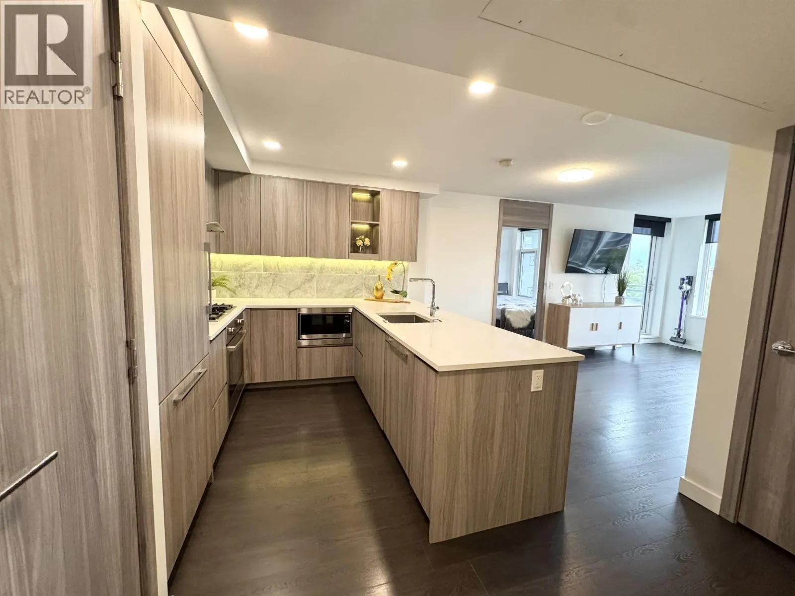 801 8800 HAZELBRIDGE WAY