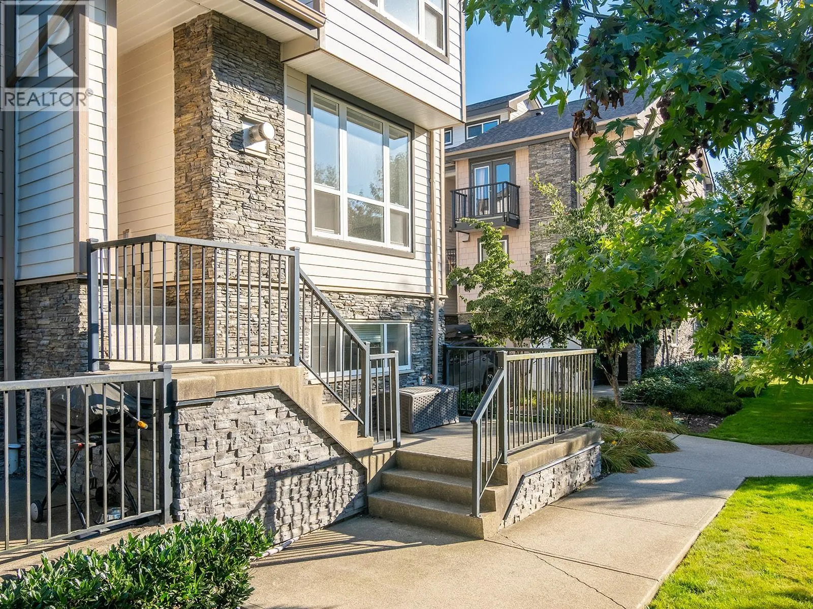 2 1261 MAIN STREET
